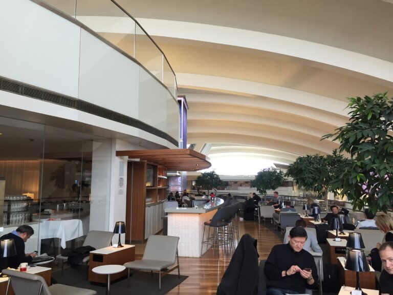 Inside the Star Alliance Lounge at LAX